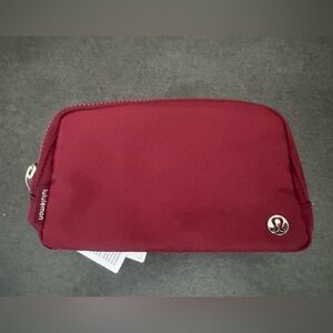 Lululemon everywhere, belt bag